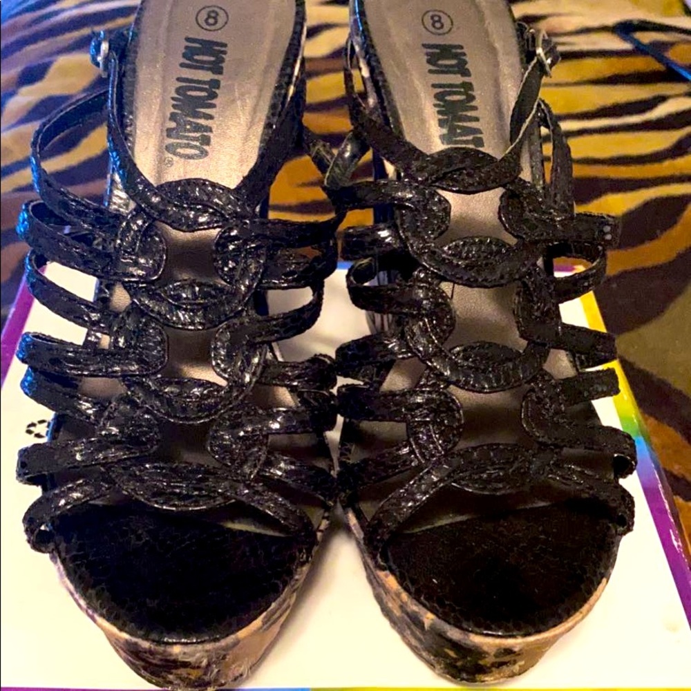 Size 8 black/animal print Hot Tomato wedges